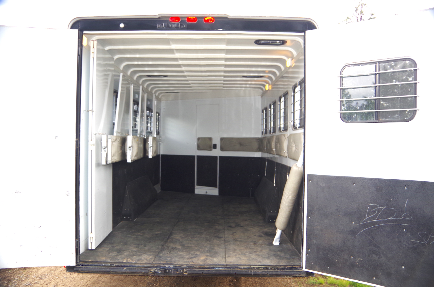 LQ 4 Horse Trailer For Sale LQ 4 Horse Trailer For Sale